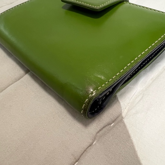 Green Kate Spade wallet - Picture 3 of 4